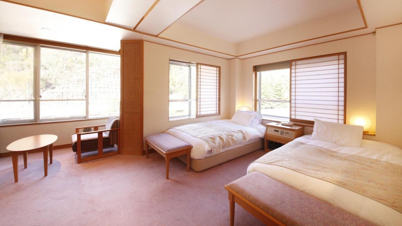 Shimobe Hotel Minobu Buitenkant foto