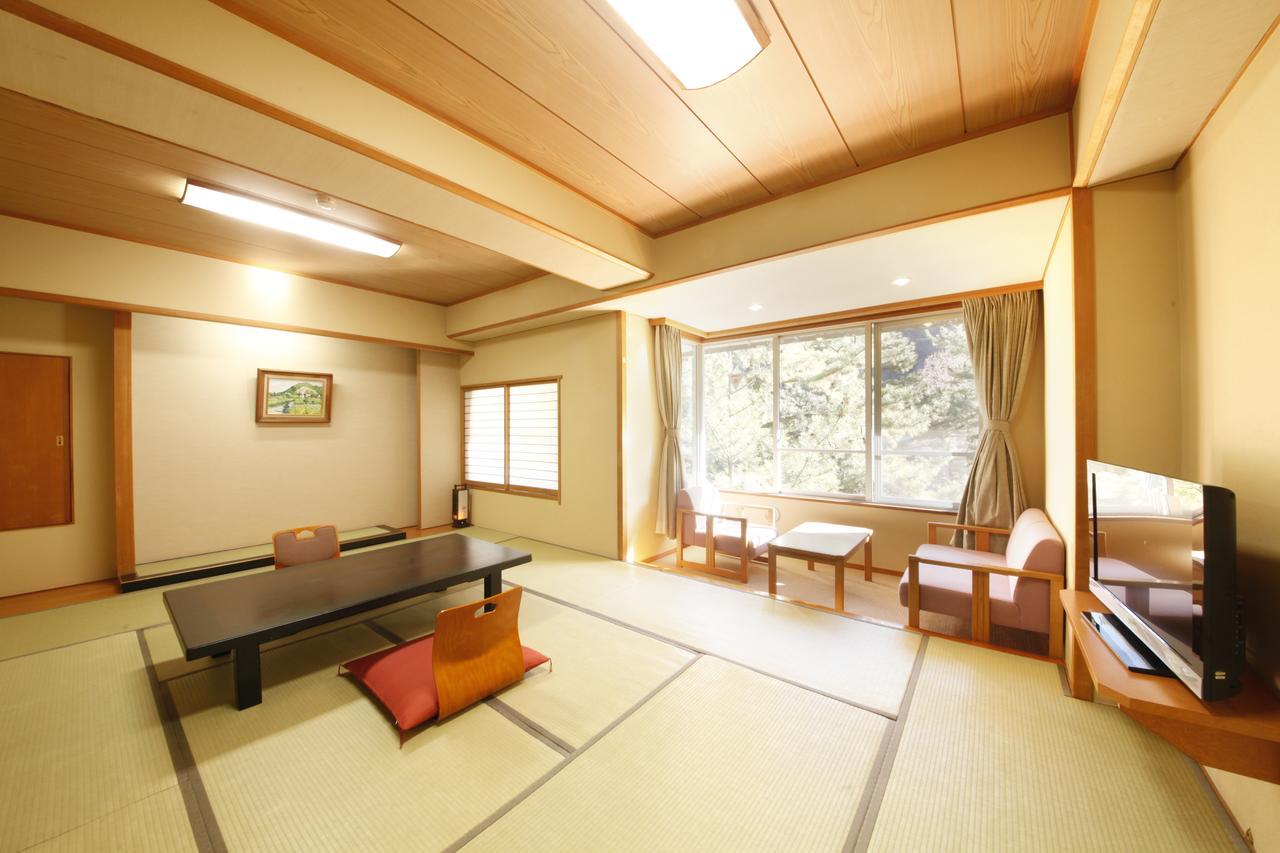 Shimobe Hotel Minobu Buitenkant foto