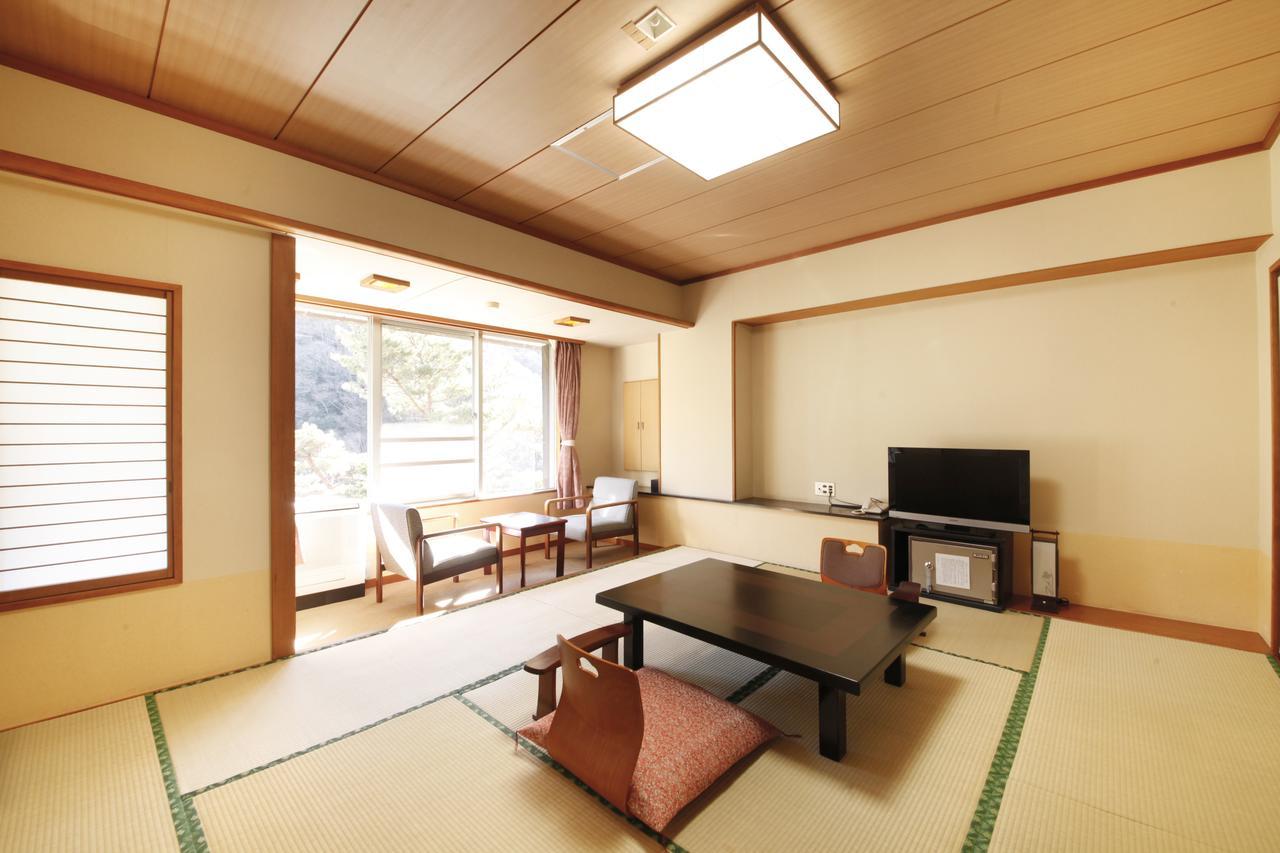 Shimobe Hotel Minobu Buitenkant foto