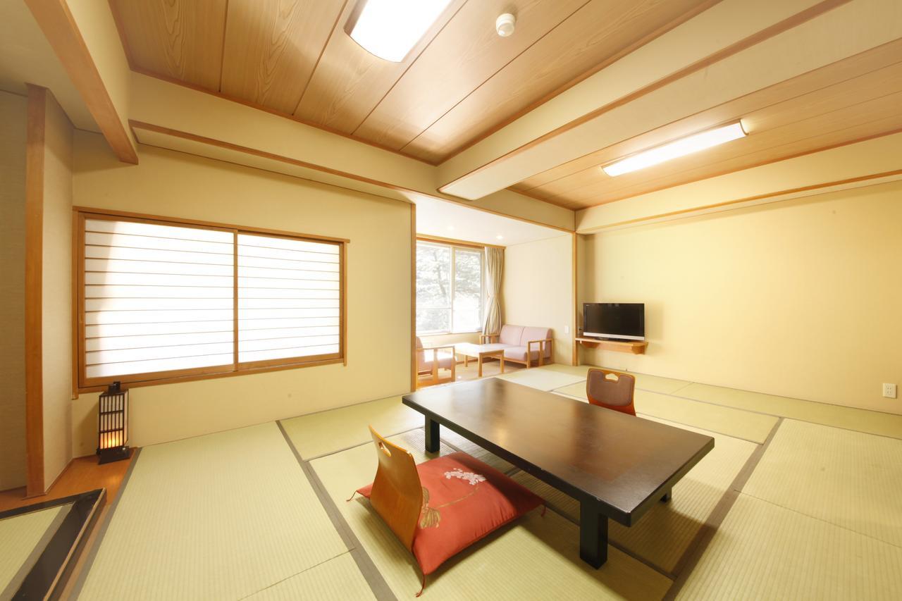 Shimobe Hotel Minobu Buitenkant foto